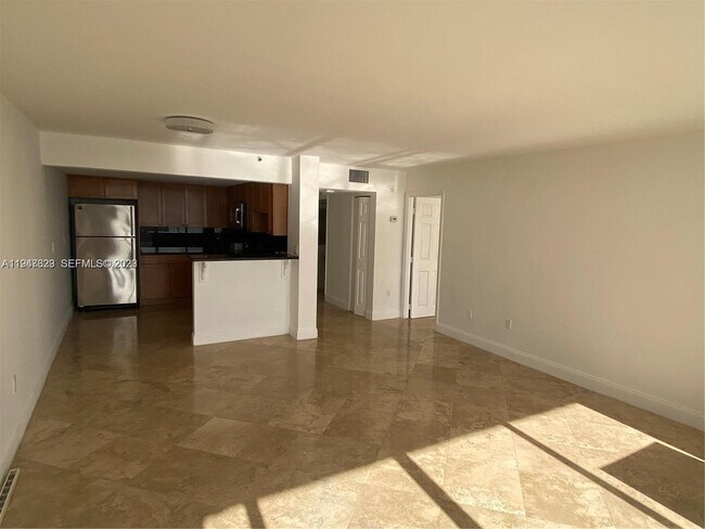 Photo - 555 NE 15th St Unidad 24B