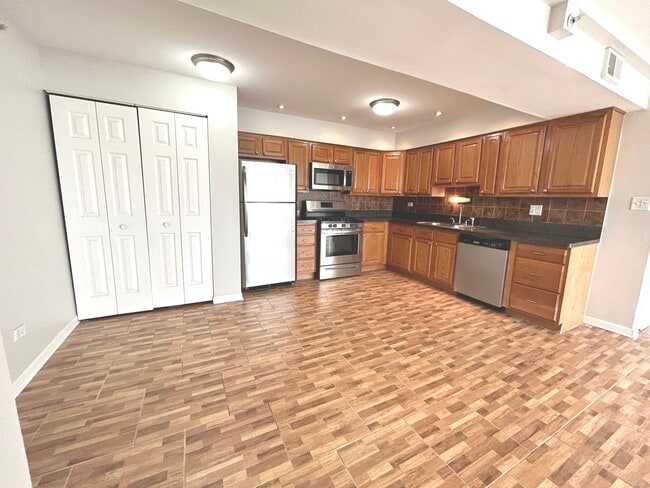 Photo - 10440 Natoma Ave Unit 9