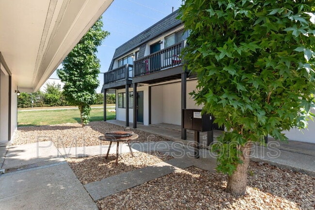 Photo - 800 Anderson Ln Unidad Apt A5