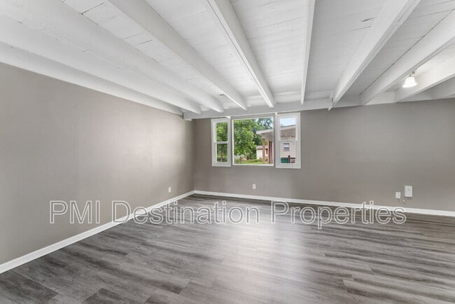 Photo - 4842 Locust Ave