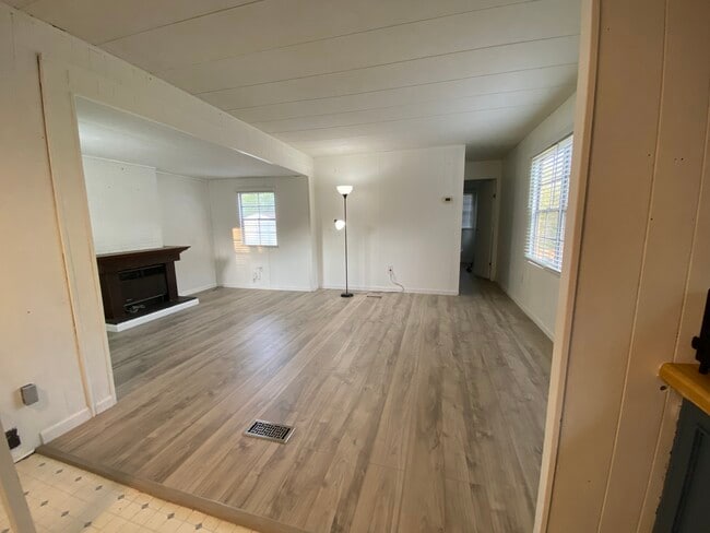 Building Photo - 5748 Park Rd Rental