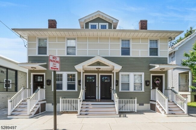 Building Photo - 170 Pine St