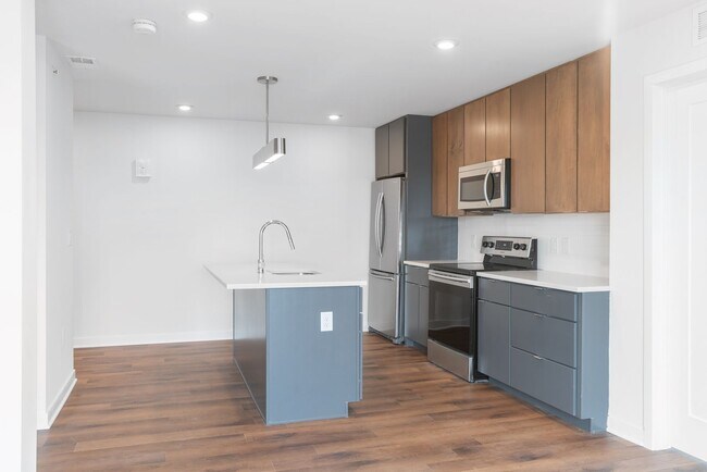 Photo - Graduate Pointe