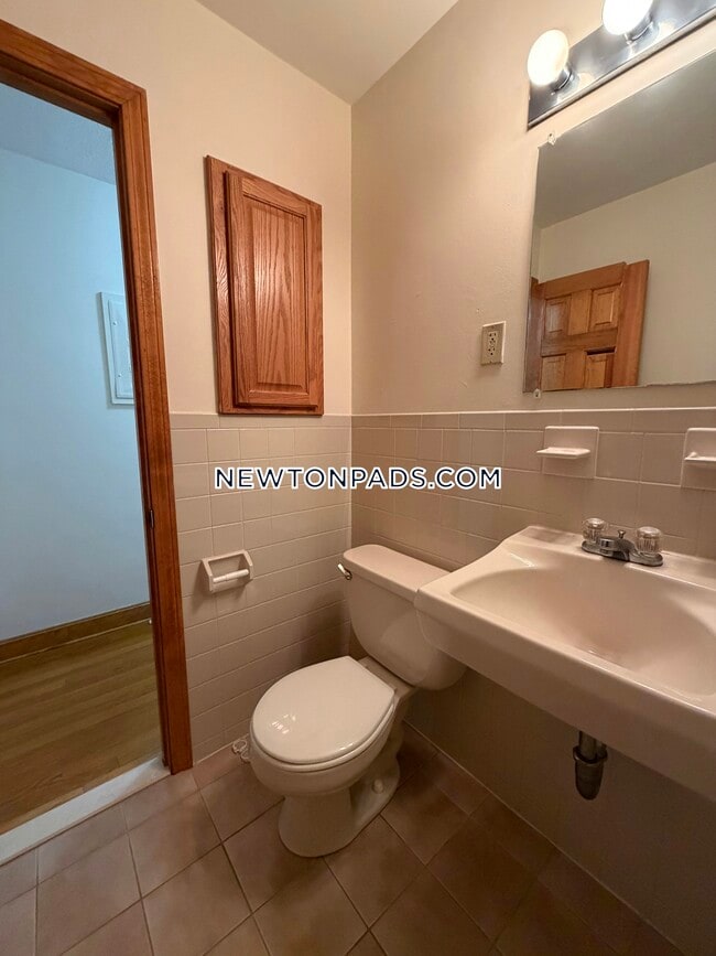 Photo - 282 Grove St Unit 9