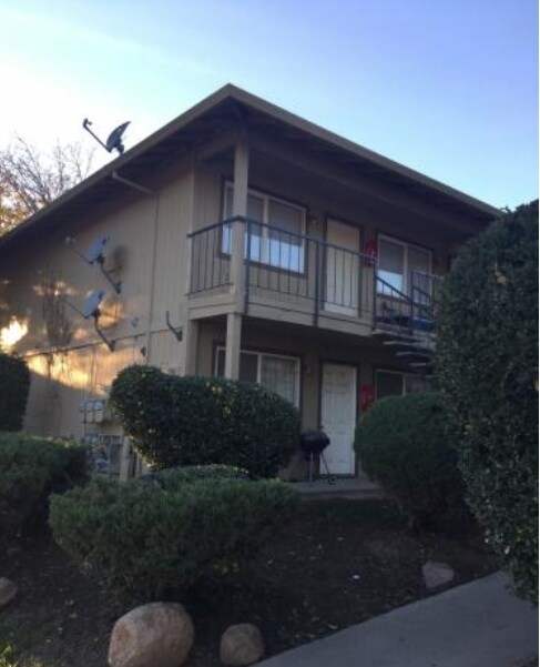 Photo - Valley Oak Apartments