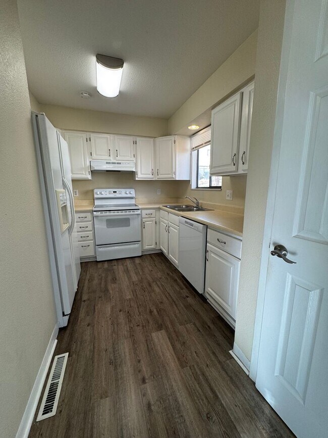 Photo - 605 W 15th St