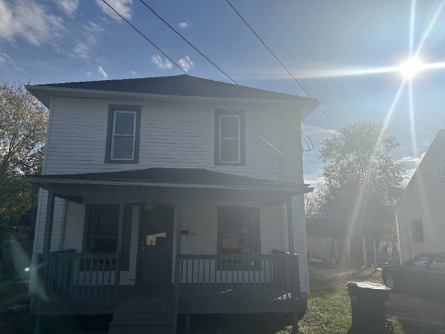 Building Photo - 833 Garfield Ave