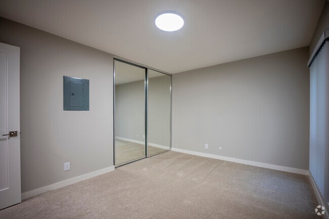 2BA, 1BA, 876SF - Bedroom