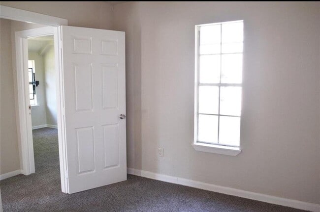 Photo - 2514 Lynnfield St