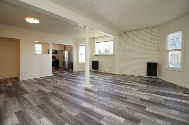 Photo - 843 N Knott St Unit 304