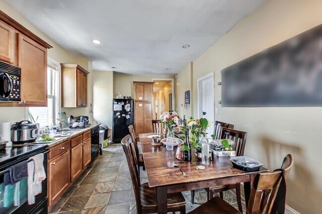 Photo - 9/1/26 Mission Hill 5BR/2BA w/EIK, laundry, balcony!