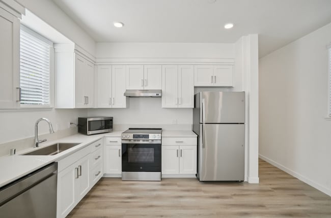 T20 Lofts - With Private Garages