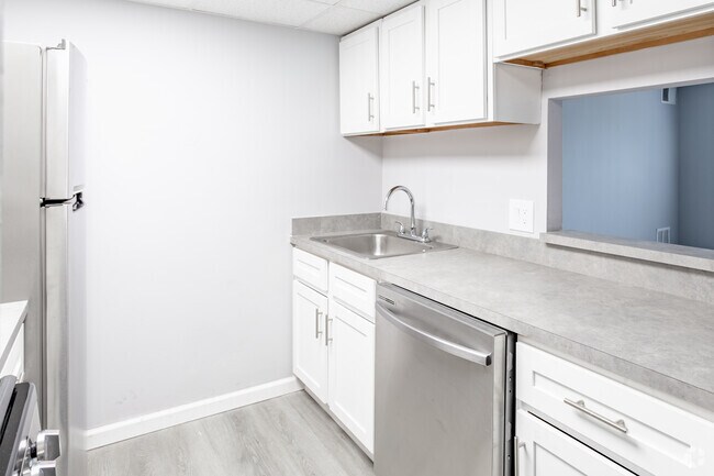 2BR, 2BA - 800SF - Kitchen
