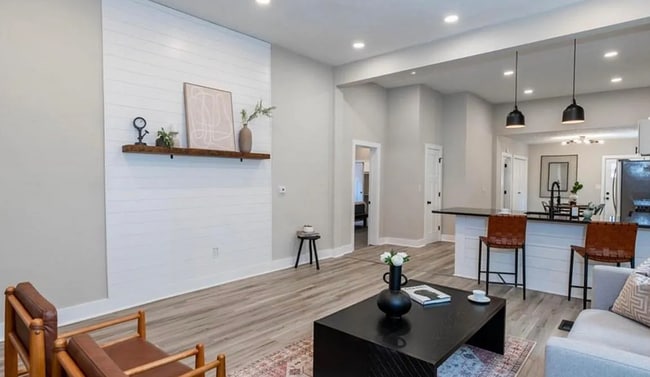 Building Photo - 1641 Carrollton Ave Rental