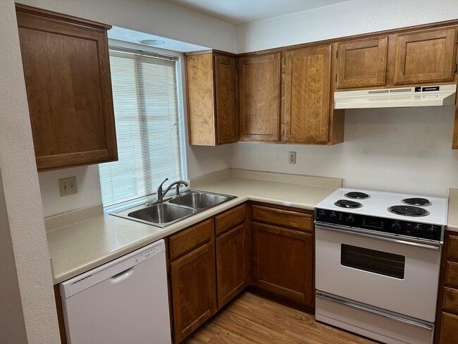 Building Photo - 1103 SE Excalibur Dr Unit Excalibur Rental
