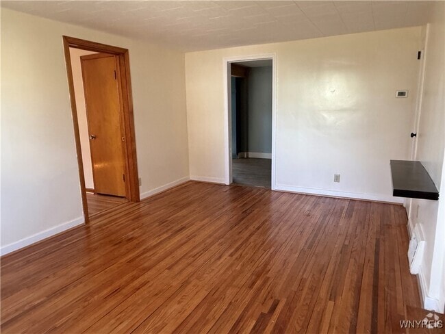 Building Photo - 102 Ellen Dr Rental