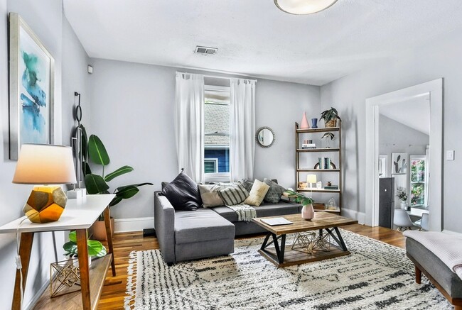 Living room - 66 Howell St NE Unit 2