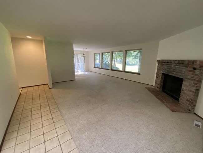 Photo - 501 E Michelle Dr