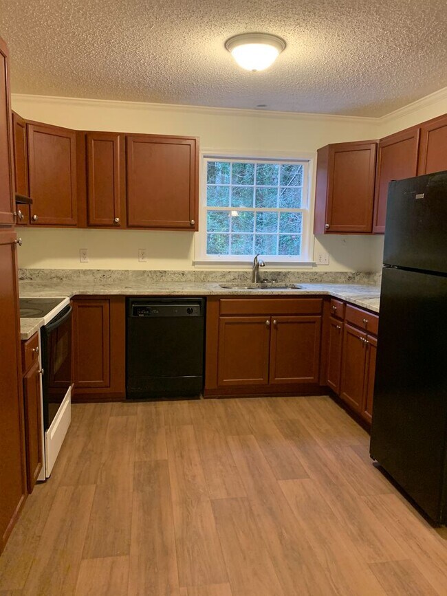 Photo - 4 BR 3 BATH in Cedar Creek!