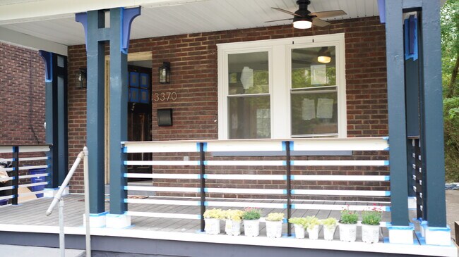 Photo - 3370 Parkview Ave