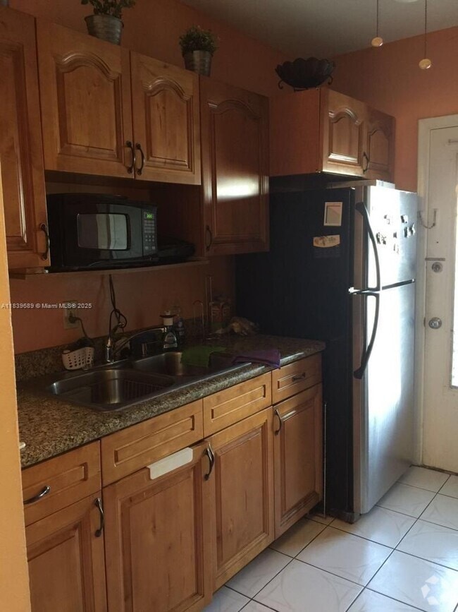 Building Photo - 19000 NE 3rd Ct Unit 404 Rental