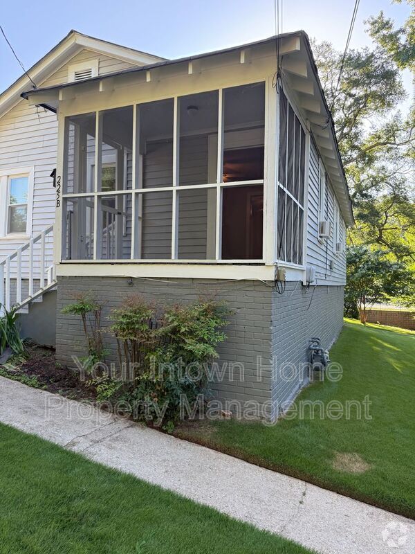 Building Photo - 225 Lowry St NE Unit B Rental