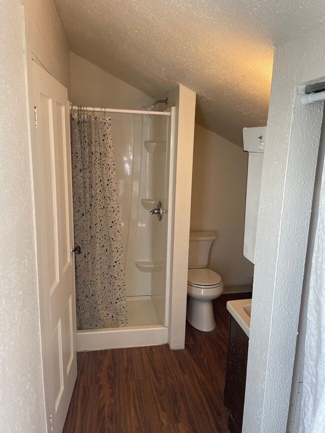 Photo - 1608 Grove St Unit Apt B