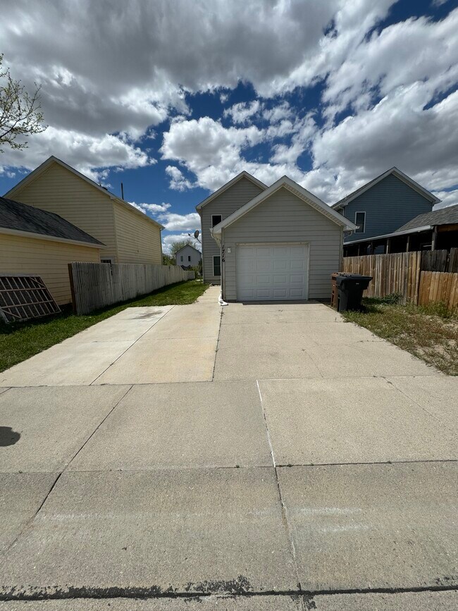 1716 16th Ave House House Rental in Scottsbluff, NE