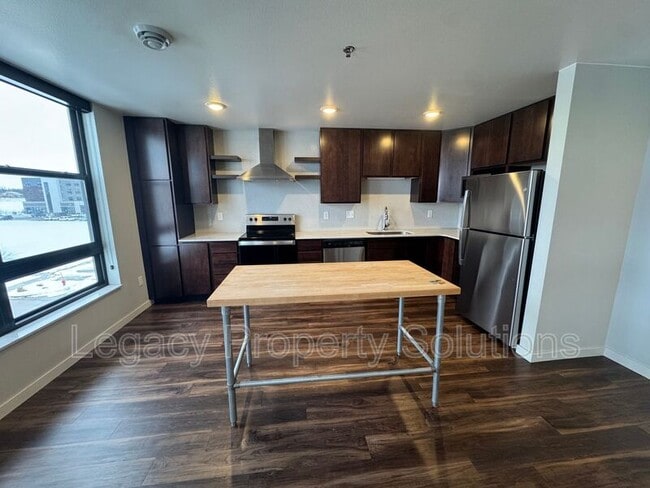 Photo - 208 E Greenfield Ln