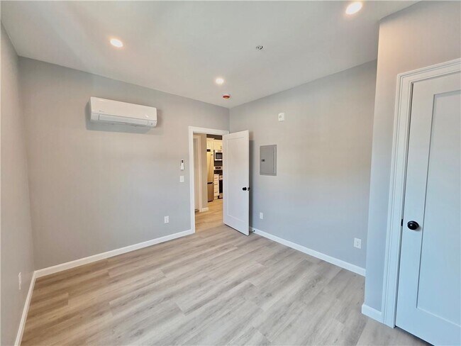 1965 Smith St Unit 2L