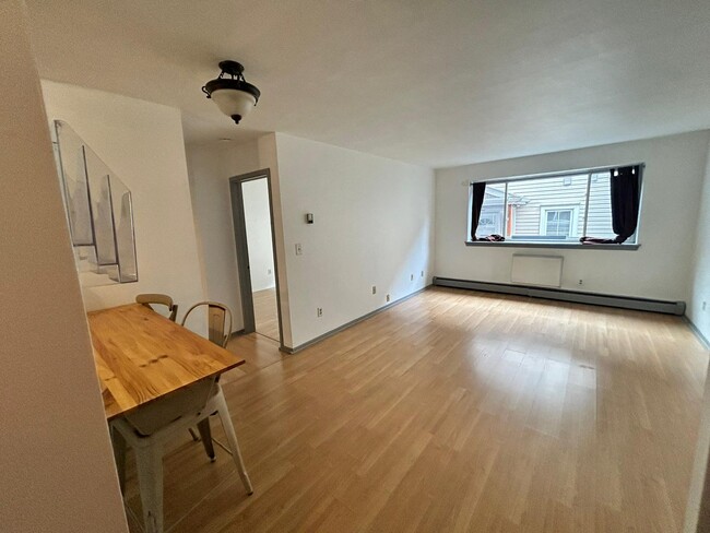 Building Photo - 2222 E Belleview Pl Unit 106 Rental