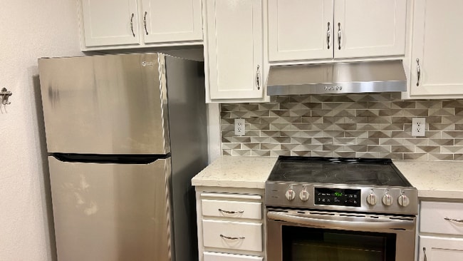 Photo - 1269 Poplar Ave Unit 306