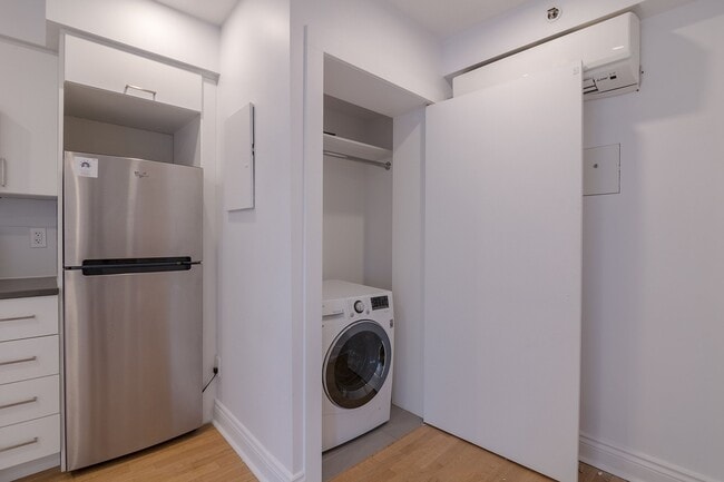 Photo - 25 Av des Pins O Unit 323