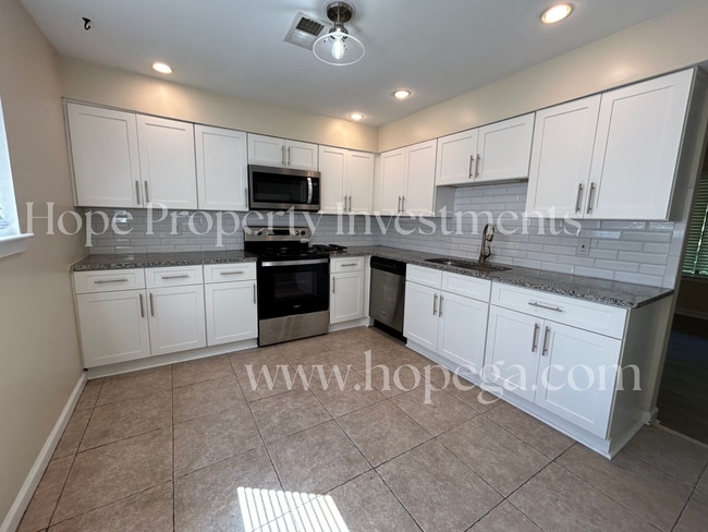 Photo - 2 Northlake Cir