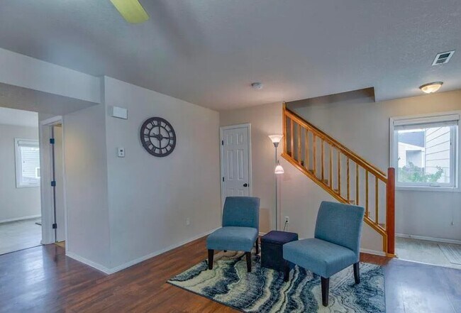 Photo - 925 E Person St