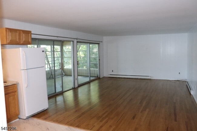 Photo - 370 Lake Shore S Unit D