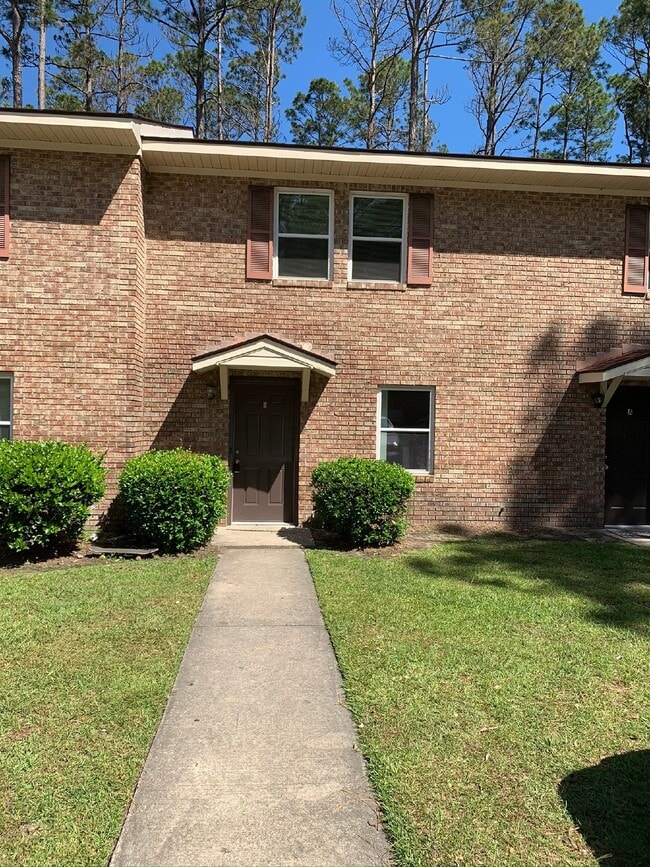 Building Photo - Townhome For Rent