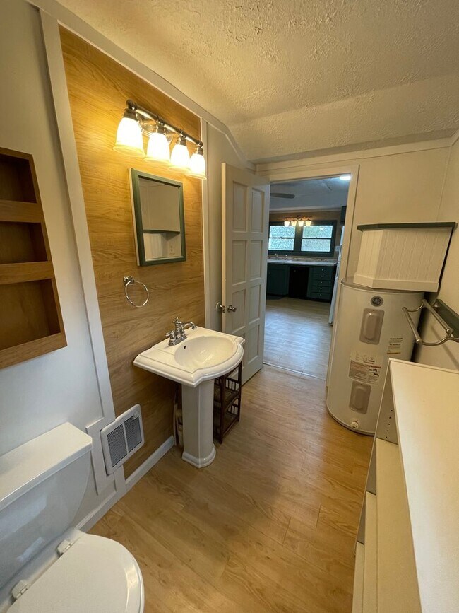 Renovated 2/1 House in Armuchee 995 Rental House Rental in Rome, GA