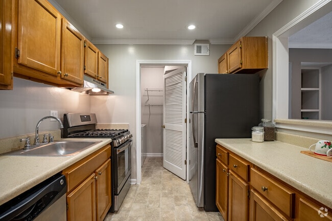 2BR, 2BA - 1,310SF - Calibre Lake