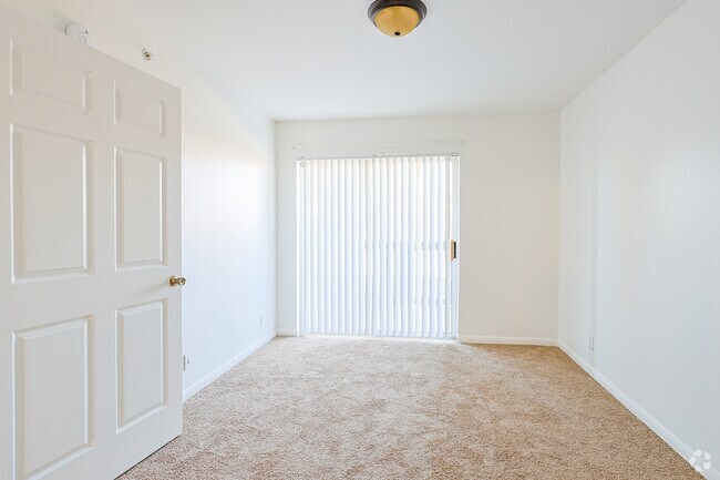 2BR, 2BA - 1,050SF - 2nd Bedroom