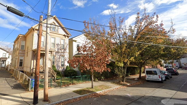 Building Photo - 17 Pearl St Unit 3rd fl Rental