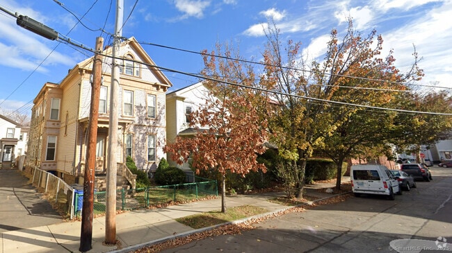 Building Photo - 17 Pearl St Unit 3rd fl Rental