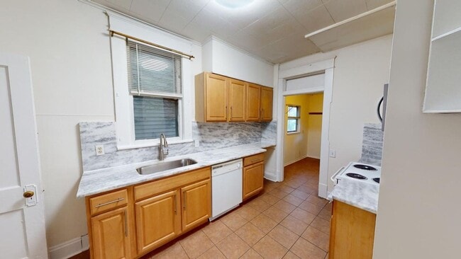 163 E Maynard Ave