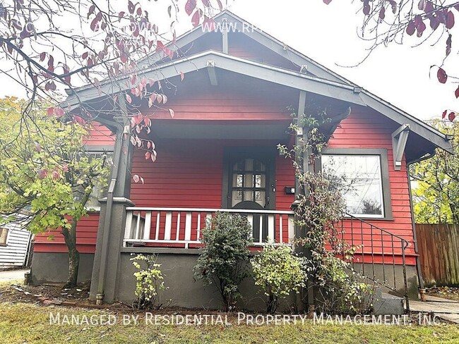 Building Photo - 214 NE Bryant St