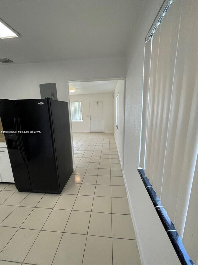 Photo - 2435 Plunkett St