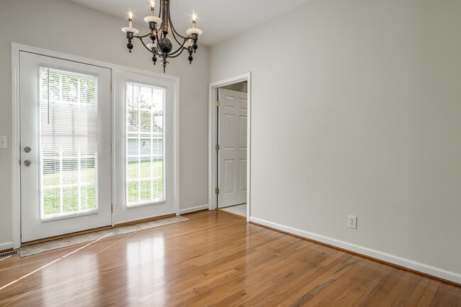 Dining - 300 Dixie Plaza Dr