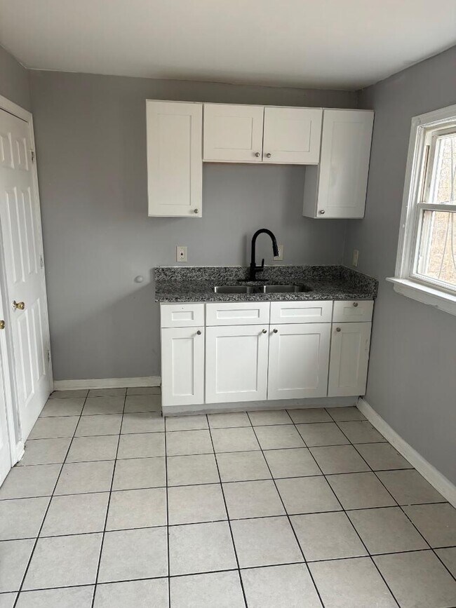 Photo - 3622-28 E 9th Ave