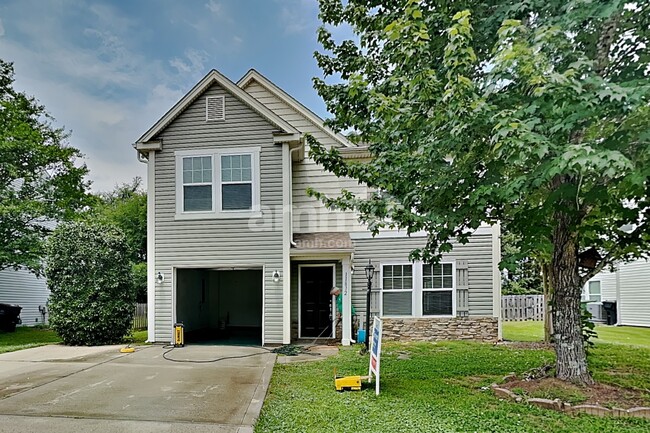 Building Photo - 11812 Village Pond Dr