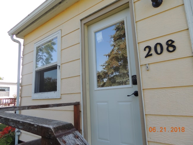 Photo - 208 4th Ave W