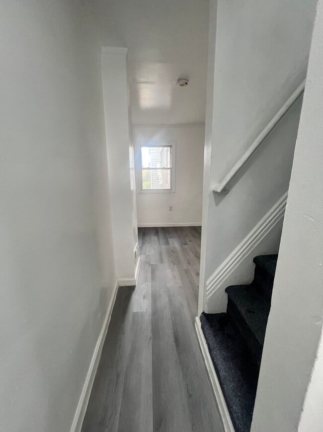 Photo - 22 1/2 Seward Ave Unidad 2nd Floor